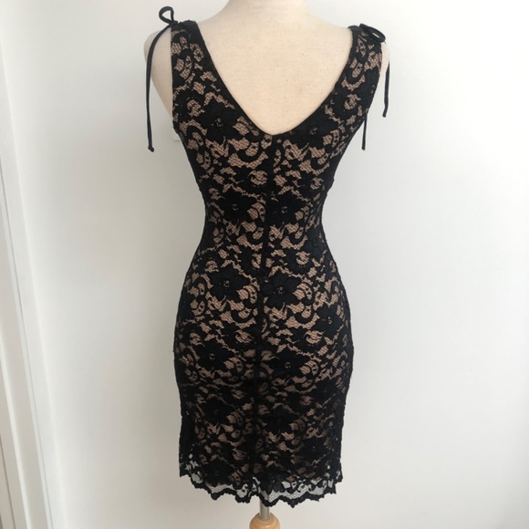 Lace mini dress - Picture 2 of 4